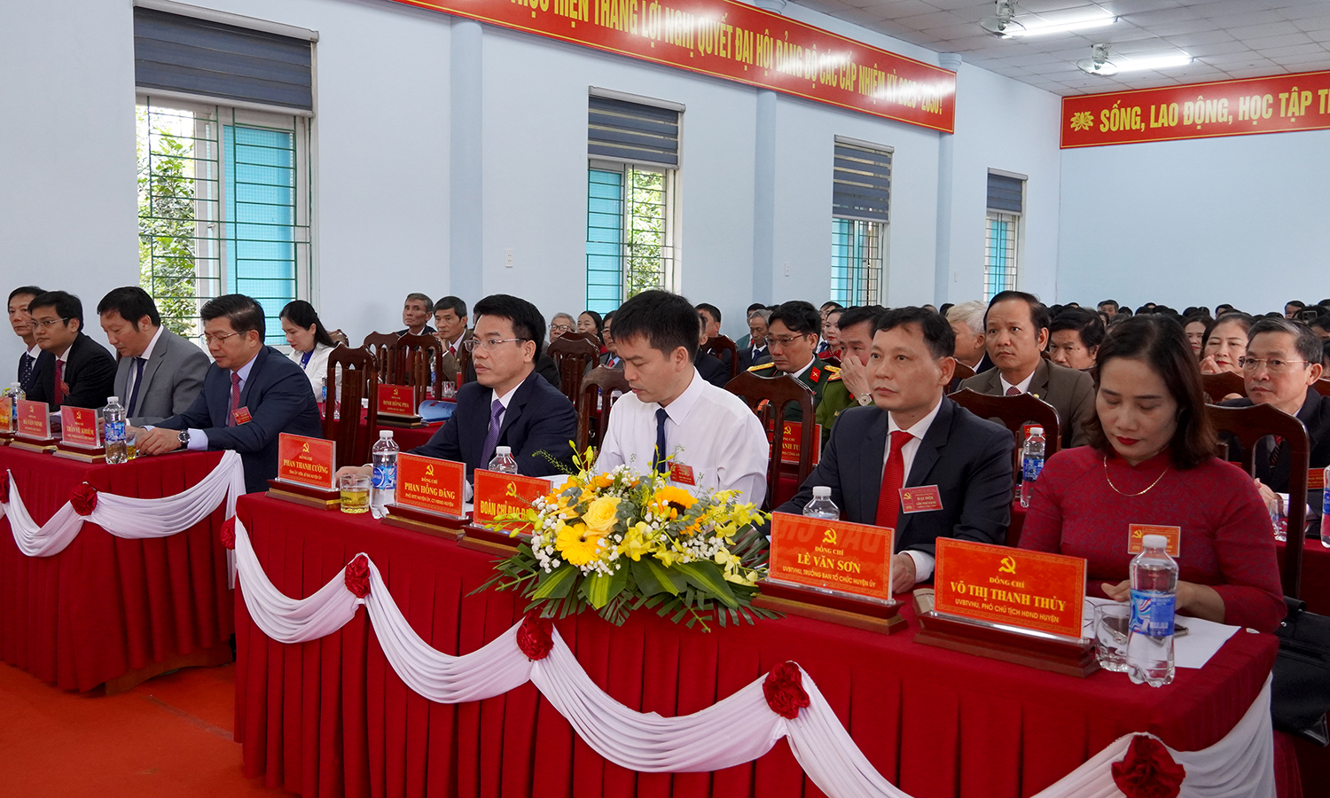 Các đại biểu dự đại hội.