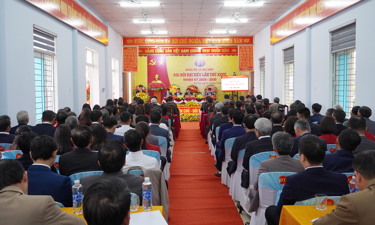  Quang cảnh đại hội.