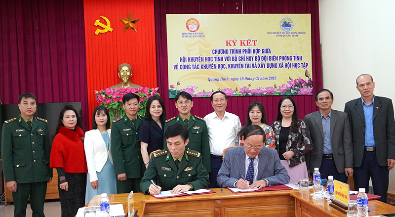Hai đơn vị ký kết phối hợp công tác.