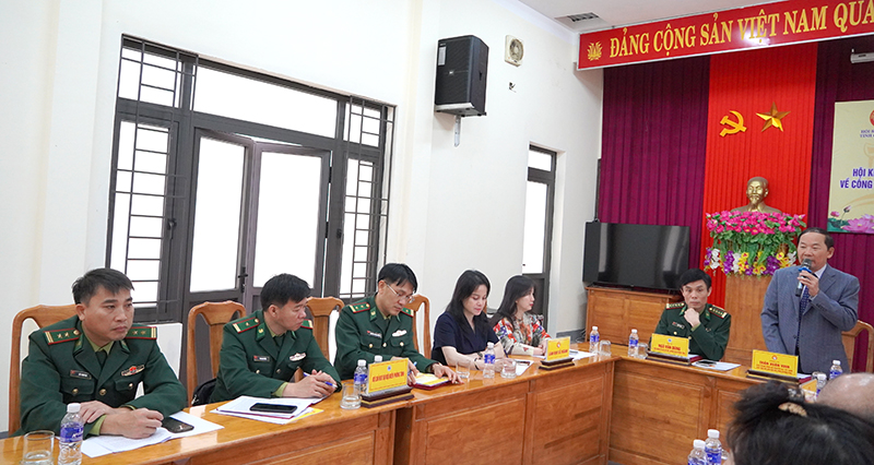 Các đại biểu tham dự.