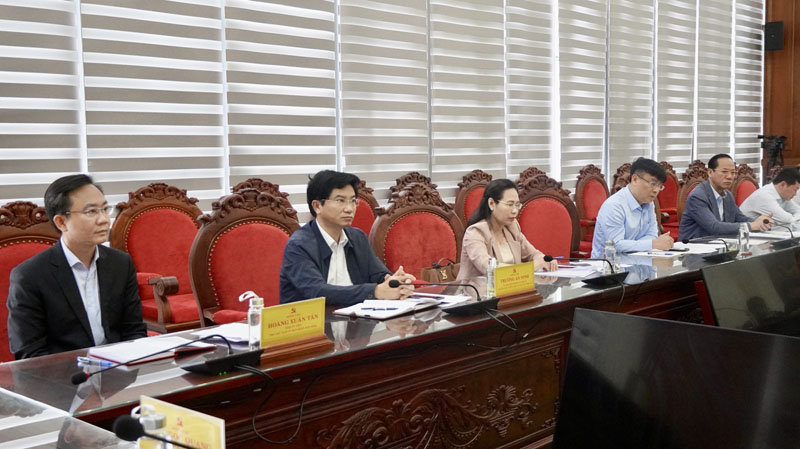 Các đại biểu dự cuộc họp.