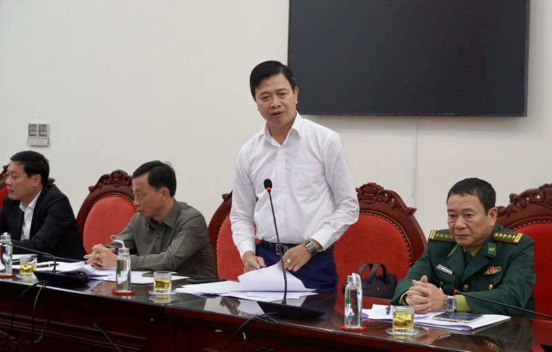 Các đại biểu thảo luận, làm rõ những khó khăn, vướng mắc trong quá trình triển khai thực hiện chương trình.