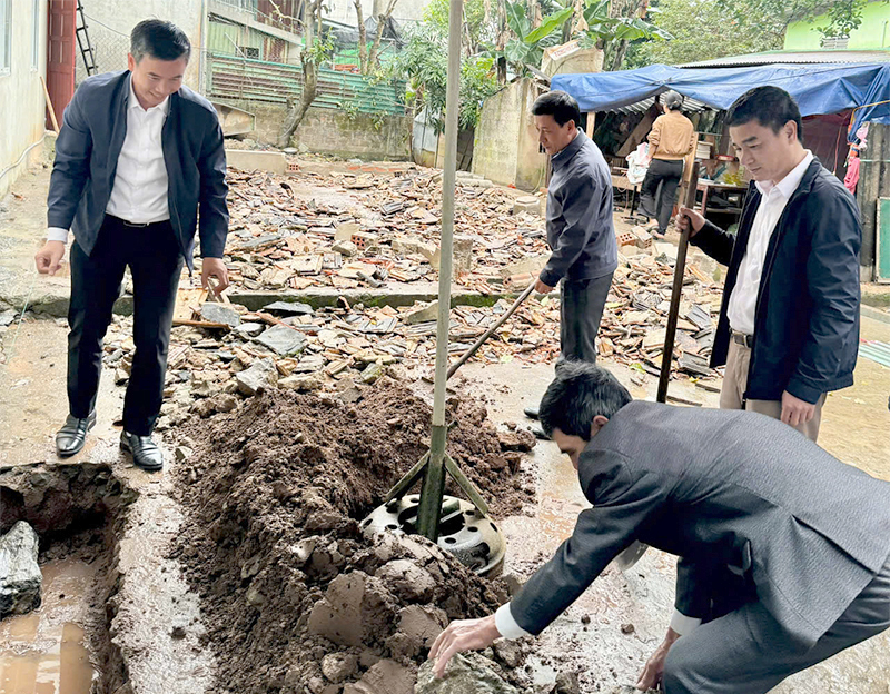 Thị trấn Phong Nha (Bố Trạch) tổ chức lễ khởi công xây nhà cho hộ nghèo, cận nghèo.