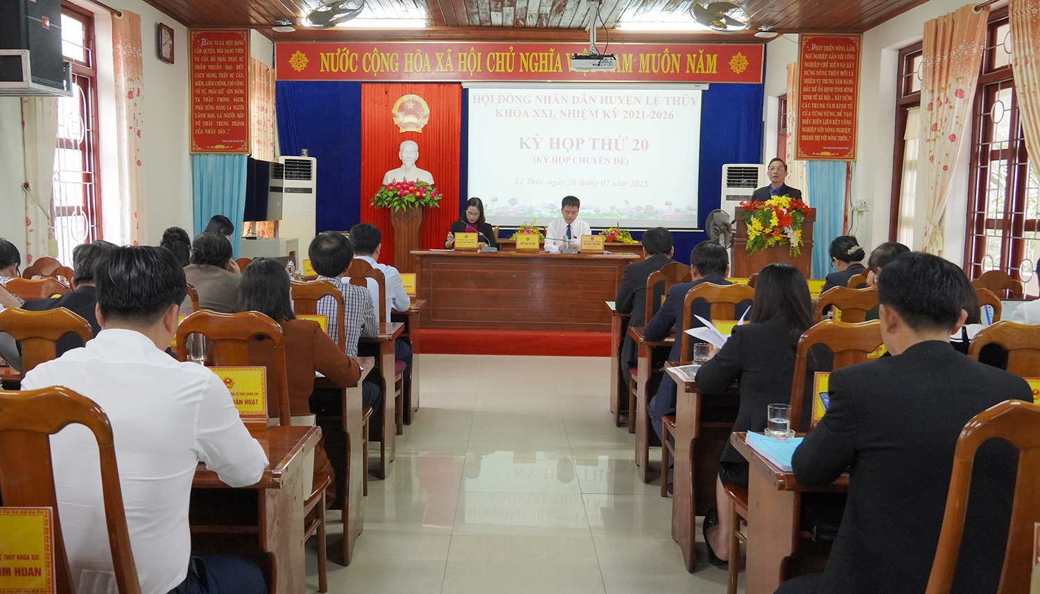 Quang cảnh kỳ họp.