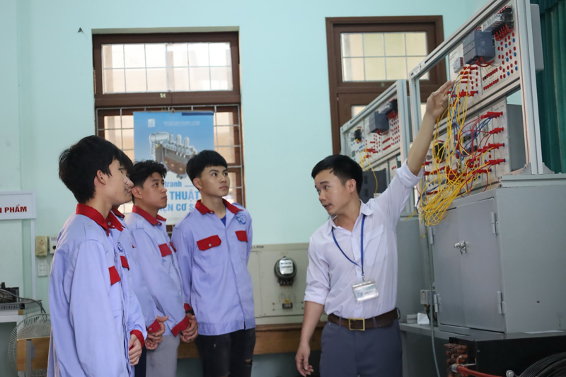 Các cơ sở giáo dục nghề nghiệp triển khai nhiều hoạt động nhằm sẵn sàng thích nghi trong bối cảnh lĩnh vực giáo dục nghề nghiệp chuyển giao cho Sở Giáo dục và Đào tạo quản lý.