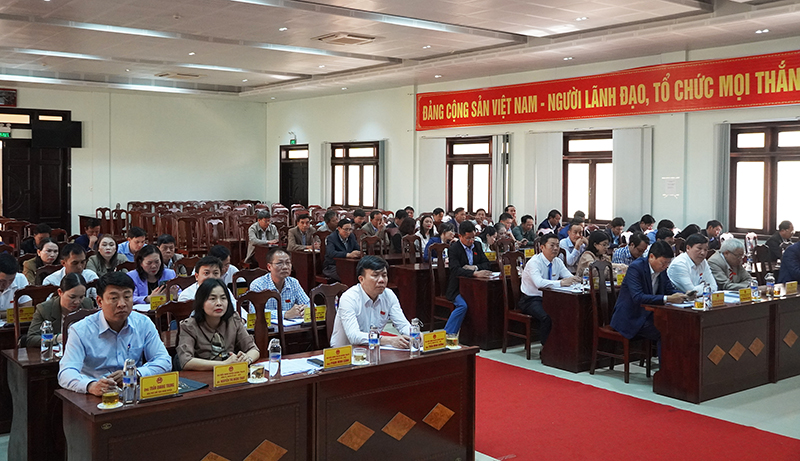 Các đại biểu tham dự kỳ họp.