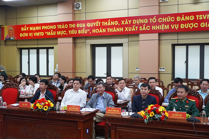 Đông đảo phóng viên, nhà báo tham dự buổi gặp mặt.