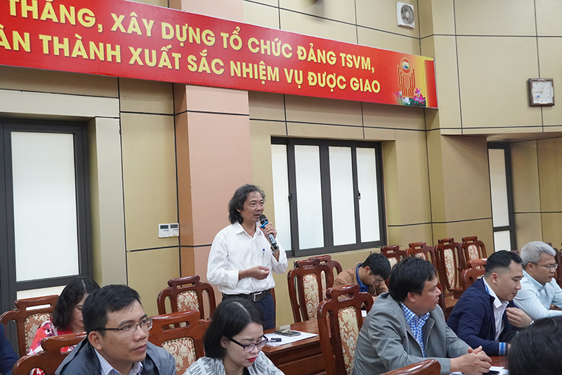 Đại biểu phát biểu tại buổi gặp mặt.
