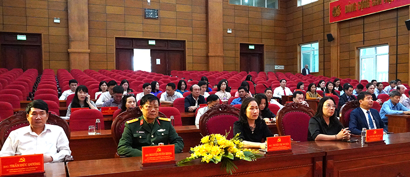 Các đại biểu dự hội nghị.