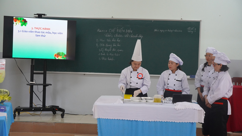 Cần nâng cao chất lượng đào tạo nghề cho người lao động đi làm việc ở nước ngoài.