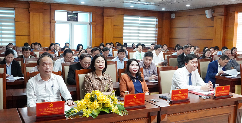 Các đại biểu dự hội nghị.