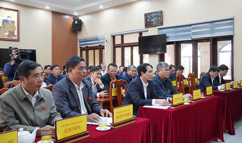 Các đại biểu tham dự kỳ họp.