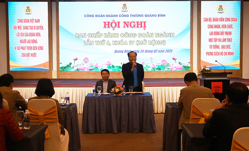 Lãnh đạo CĐ ngành Công thương điều hành hội nghị.