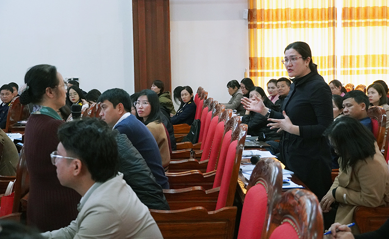 Các đại biểu, đặt câu hỏi tại lớp tập huấn.
