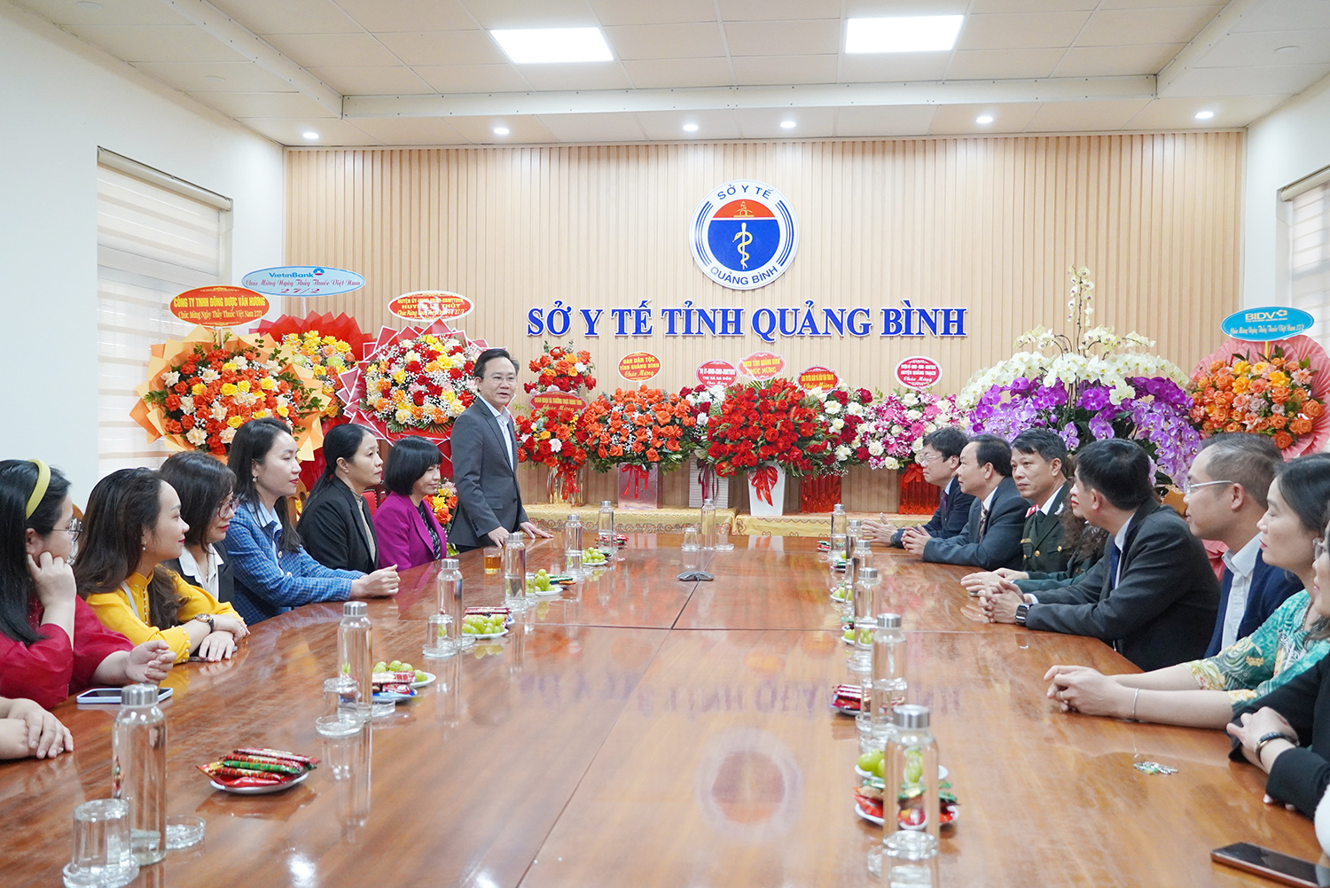 Đồng chí Phó Chủ tịch UBND tỉnh Hoàng Xuân Tân biểu dương tinh thần trách nhiệm và những thành tựu mà ngành Y tế đã đạt được.