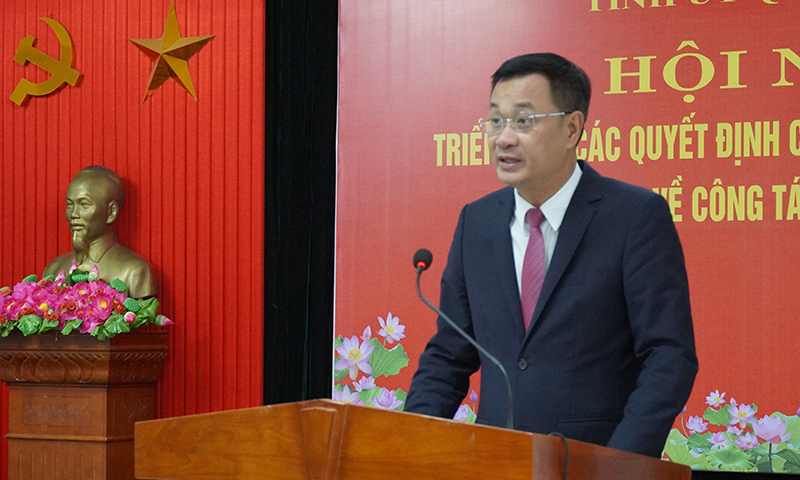 Đồng chí Bí thư Tỉnh ủy Lê Ngọc Quang phát biểu giao nhiệm vụ.