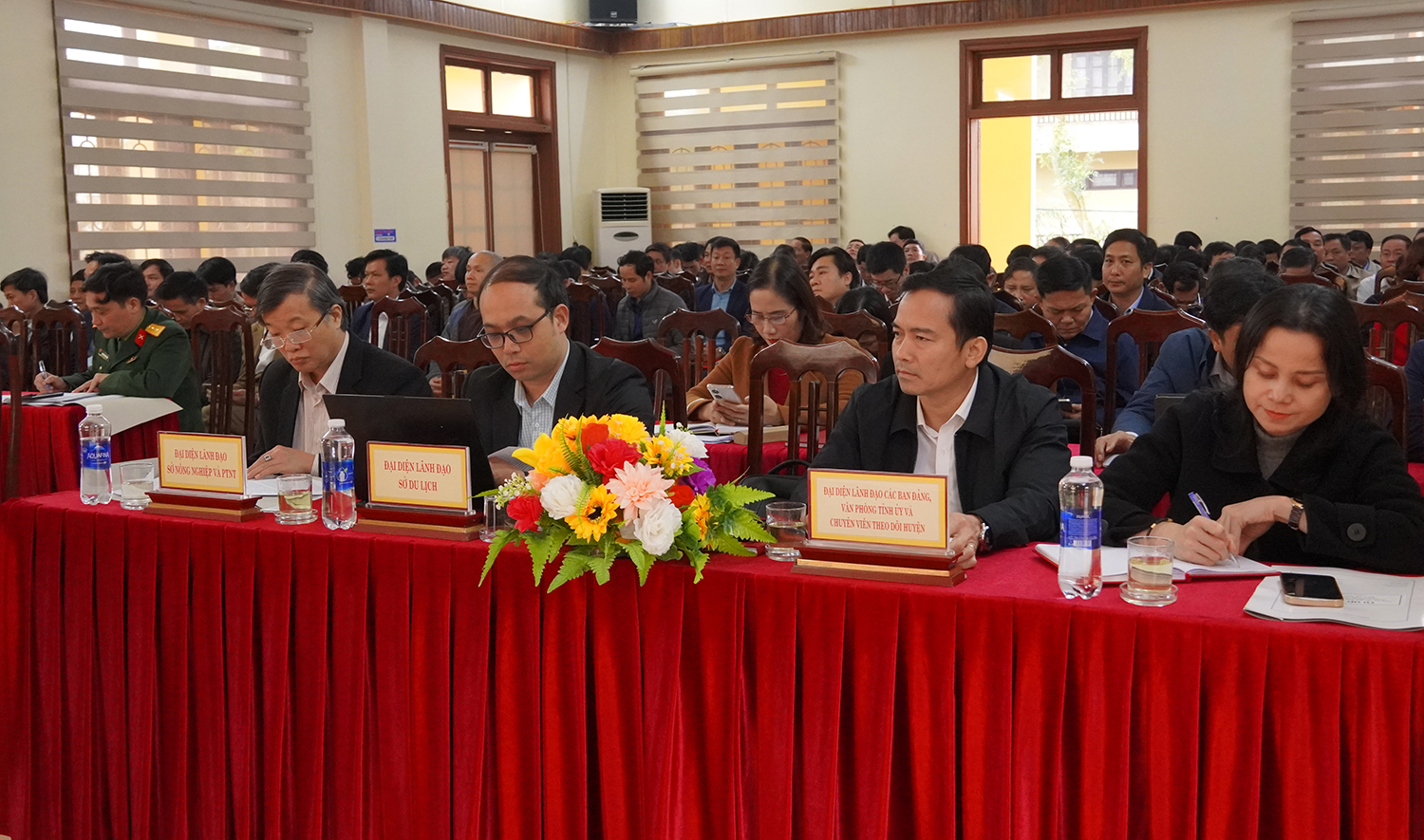 Các đại biểu tham dự hội nghị.