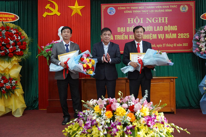2 tập thể của công ty được UBND tỉnh tặng danh hiệu Tập thể Lao động xuất sắc