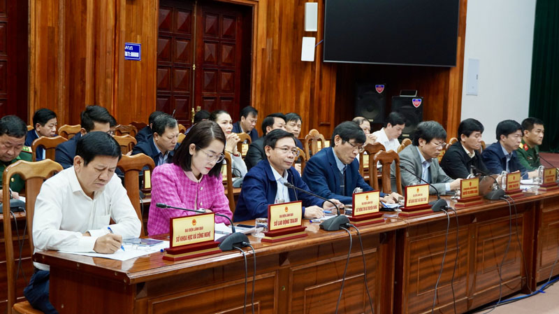 Các đại biểu dự phiên họp.