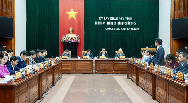Quang cảnh phiên họp.