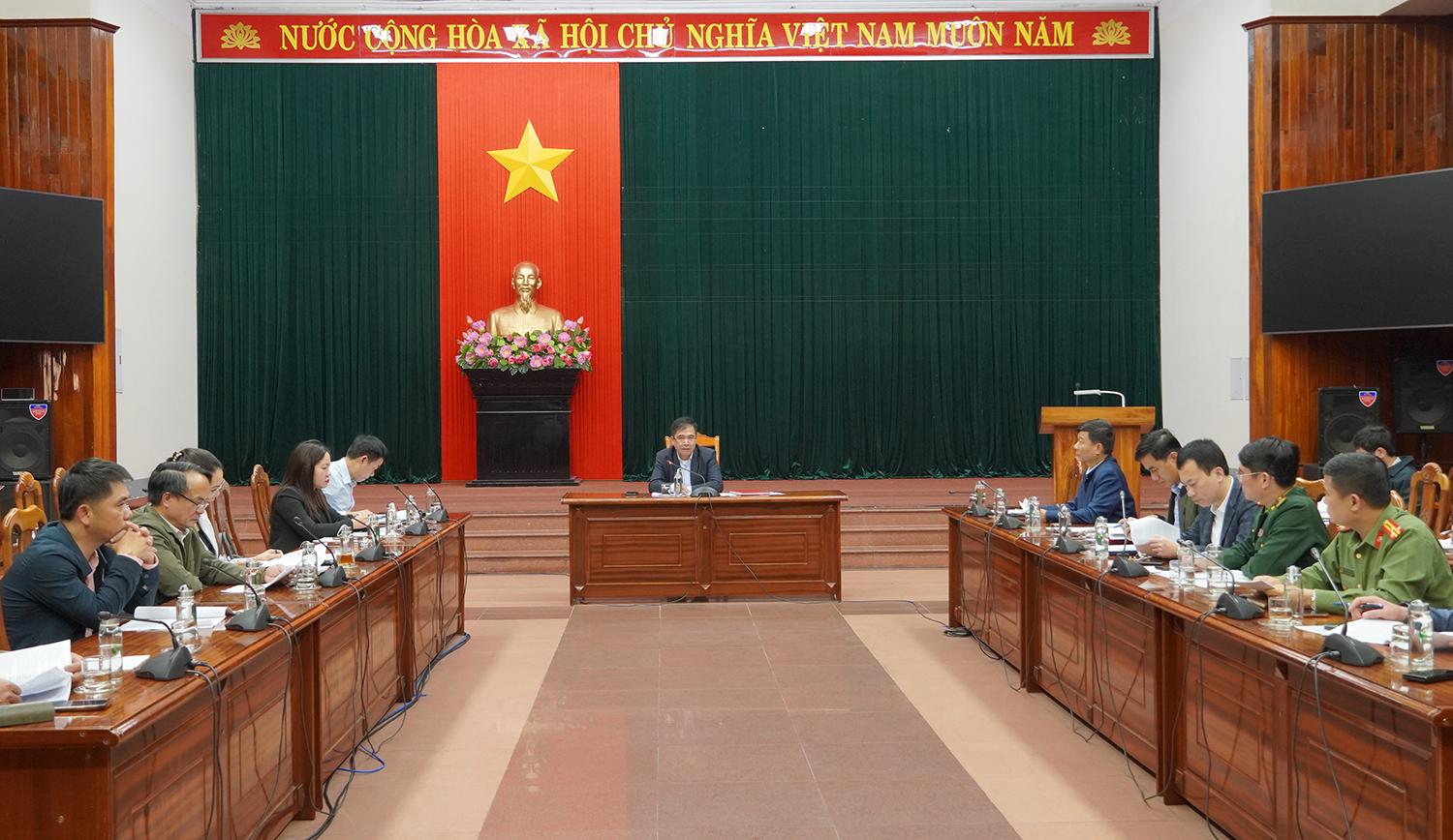 Đồng chí Phó Chủ tịch Thường trực UBND tỉnh Đoàn Ngọc Lâm chủ trì cuộc họp.