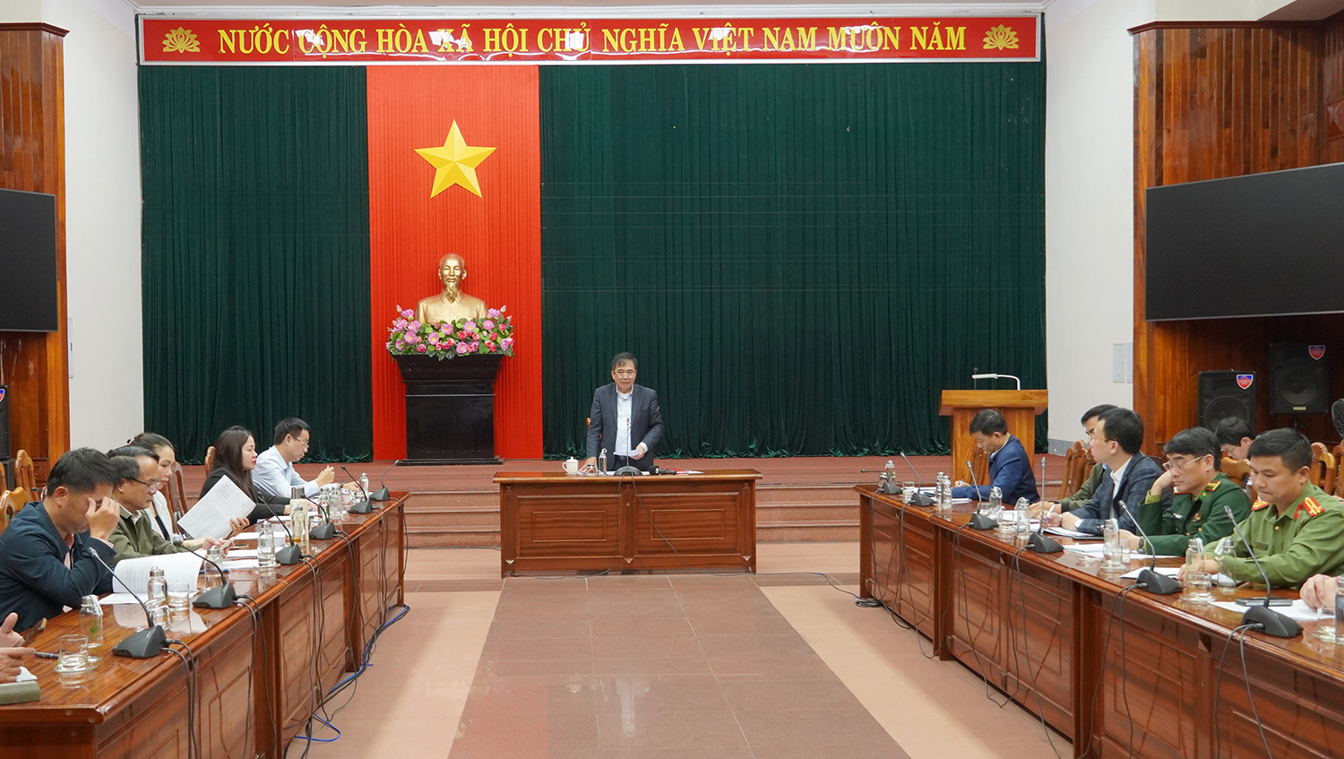 Đồng chí Phó Chủ tịch Thường trực UBND tỉnh Đoàn Ngọc Lâm phát biểu kết luận tại cuộc họp.