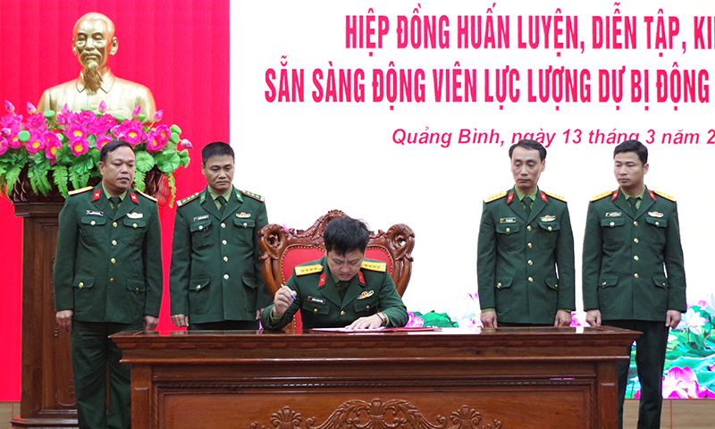 Ký kết hiệp đồng động viên quân nhân dự bị năm 2025