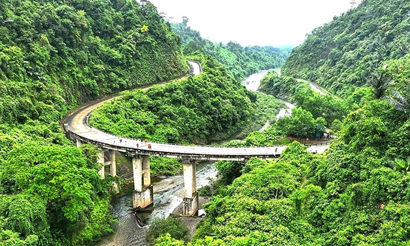 Khám phá cung đường đẹp như tranh giữa đại ngàn Trường Sơn