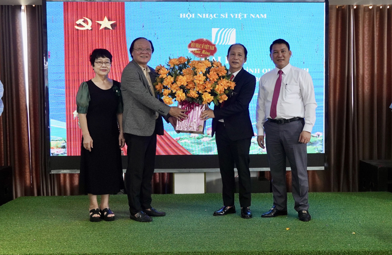 Nhạc sĩ Lê Đức Trí tiếp tục được bầu làm Chi hội trưởng Chi hội Nhạc sĩ Việt Nam tỉnh