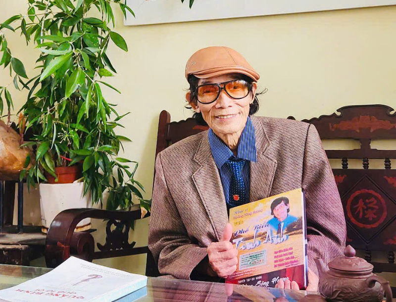 Nhạc sĩ Hoàng Sông Hương với nụ cười hồn nhiên trẻ thơ