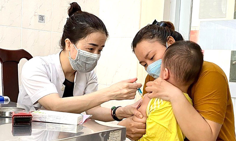 Thủ tướng Chính phủ yêu cầu đẩy nhanh tiêm chủng vaccine phòng, chống bệnh sởi