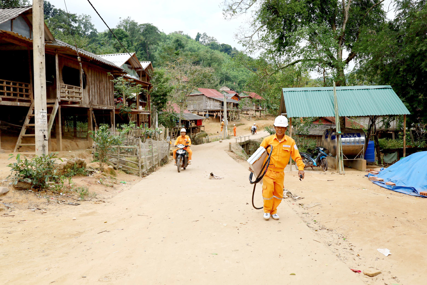 Sôi nổi các phong trào thi đua lao động, sản xuất