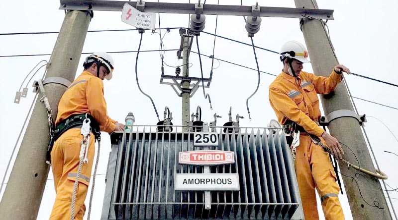 Điện lực Quảng Ninh: Nỗ lực hoàn thiện, chống quá tải lưới điện