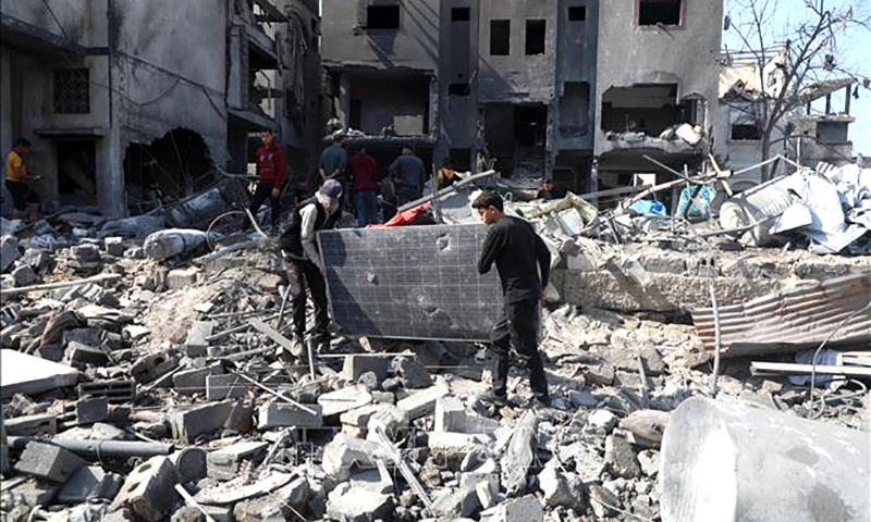 Quân đội Israel tăng cường oanh kích Dải Gaza