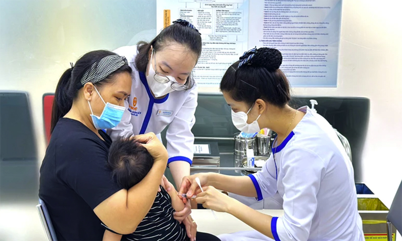 Ba nhóm đối tượng nên đi tiêm vaccine sởi