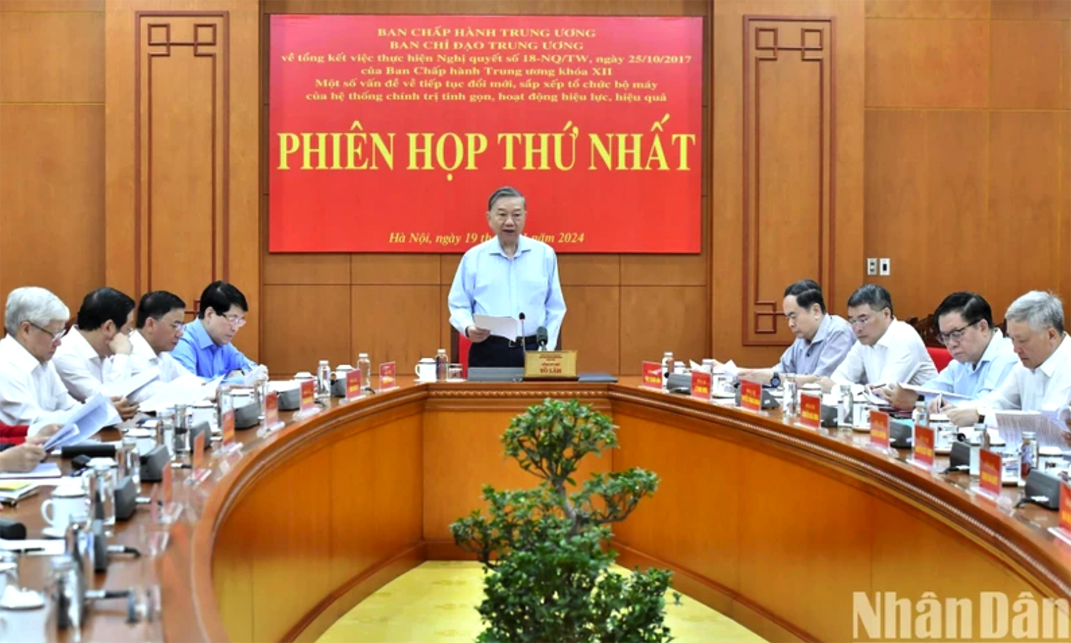 Tổng Bí thư Tô Lâm chủ trì phiên họp thứ nhất Ban Chỉ đạo Trung ương tổng kết việc thực hiện Nghị quyết số 18-NQ/TW, ngày 25/10/2017 của Ban Chấp hành Trung ương khóa XII về một số vấn đề về tiếp tục đổi mới, sắp xếp tổ chức bộ máy của hệ thống chính trị tinh gọn, hoạt động hiệu lực, hiệu quả.