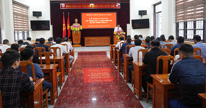 Quang cảnh lễ khai giảng.