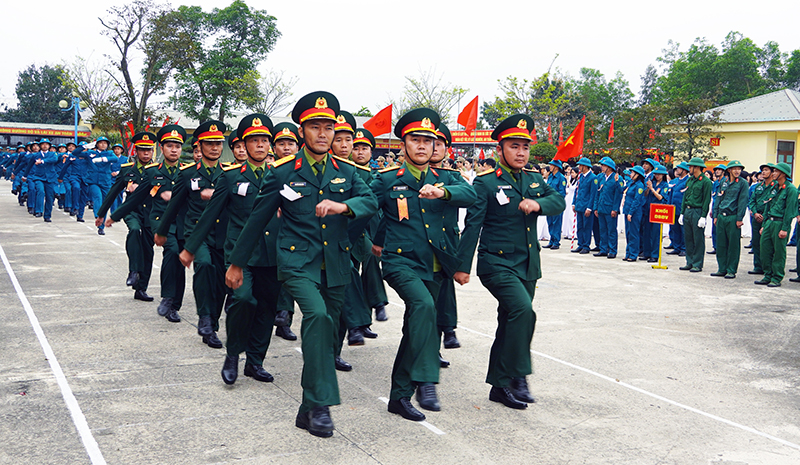LLVT huyện Quảng Ninh diễu hành biểu dương lực lượng.
