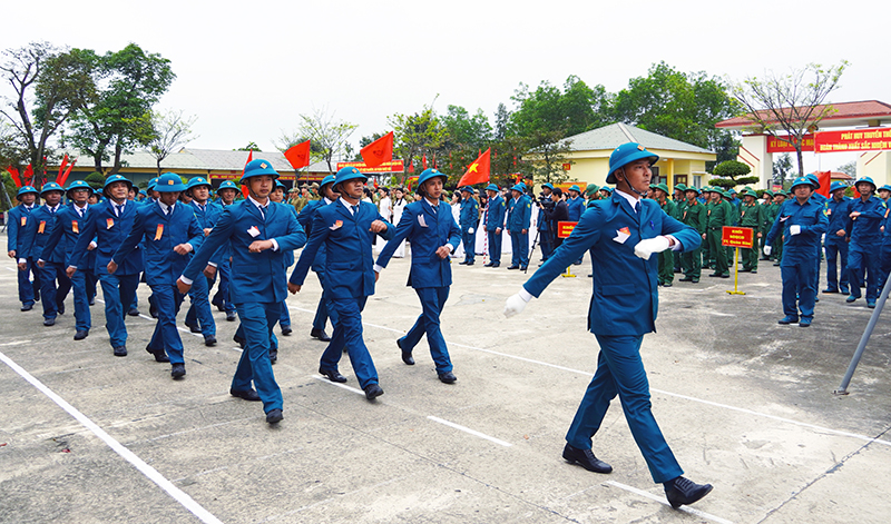 LLVT huyện Quảng Ninh diễu hành biểu dương lực lượng.