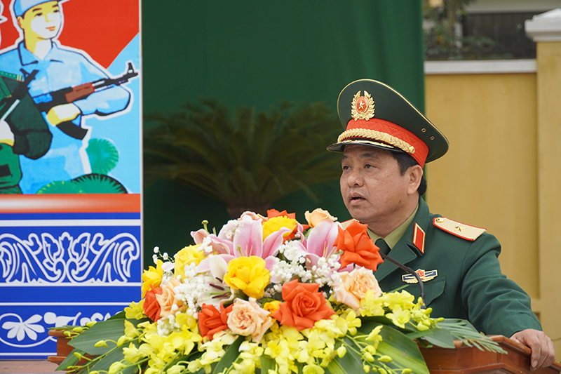 Thiếu tướng Nguyễn Ngọc Hà, Phó Tư lệnh Quân khu 4 phát biểu chỉ đạo tại buổi lễ.