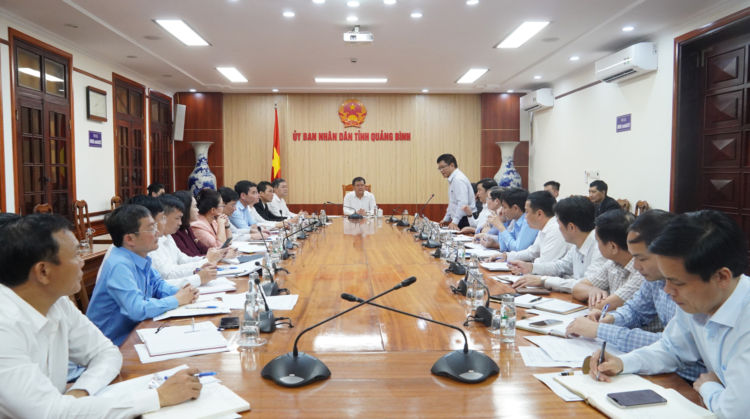 Quang cảnh buổi làm việc. 