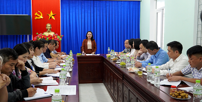 Đồng chí Bí thư Thành ủy Đồng Hới Phạm Thị Hân kết luận tại buổi làm việc.