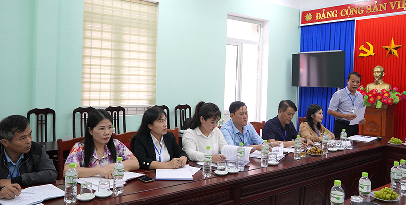 Lãnh đạo phường Đồng Sơn báo cáo tình hình thực hiện nhiệm vụ.
