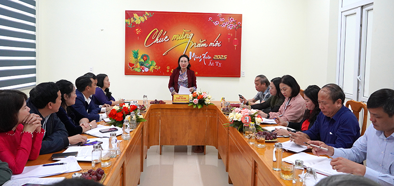 Đồng chí Bí thư Thành ủy Đồng Hới Phạm Thị Hân kết luận tại buổi làm việc.