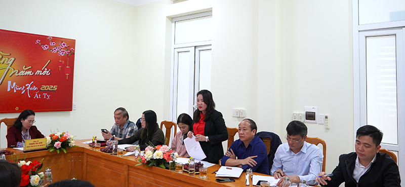Đại diện đoàn công tác phát biểu tại buổi làm việc.