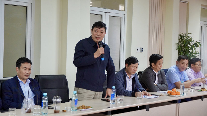 Đại biểu thảo luận, đóng góp ý kiến tại hội nghị.