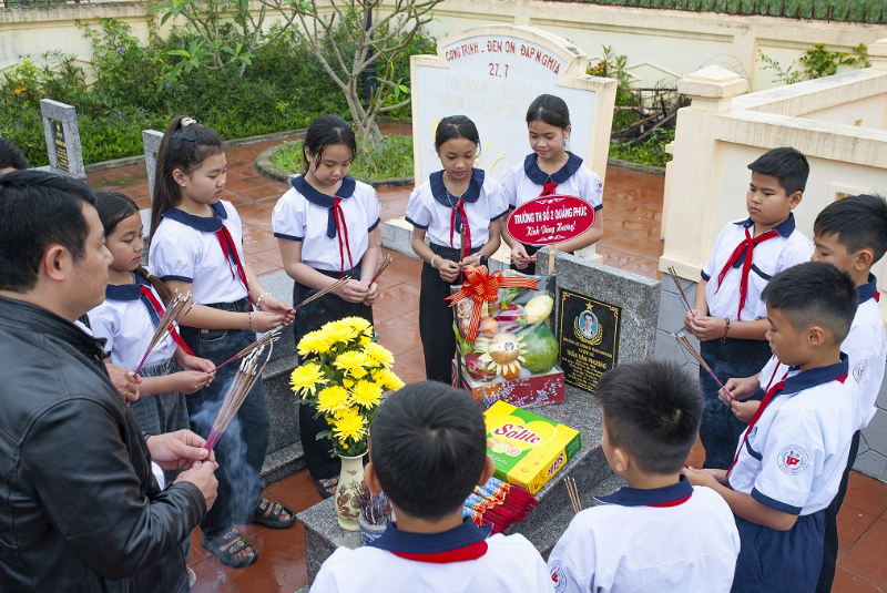 Thế hệ trẻ Quảng Phúc trong ngày tưởng niệm, tri ân.