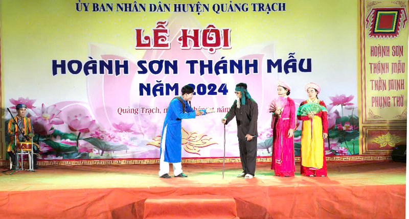 Tiết mục hát và diễn Kiều của CLB hát Kiều Quảng Kim tại lễ hội “Hoành Sơn Thánh Mẫu” năm 2024.