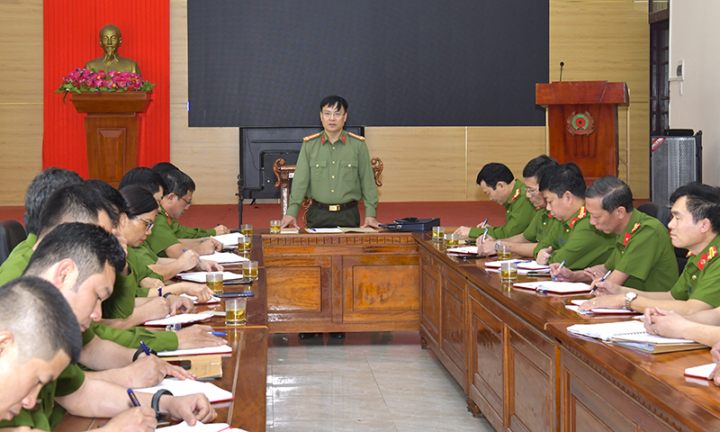 Đồng chí đại tá Nguyễn Thanh Liêm, Giám đốc Công an tỉnh phát biểu chỉ đạo tại buổi làm việc.
