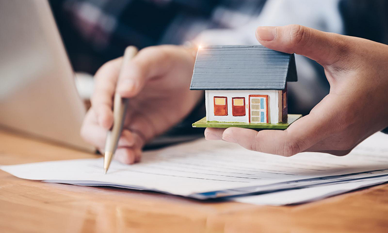 Các chuyên gia cảnh báo nên cân nhắc rủi ro lãi suất thả nổi sau khi hết thời gian lãi suất ưu đãi. Ảnh minh họa